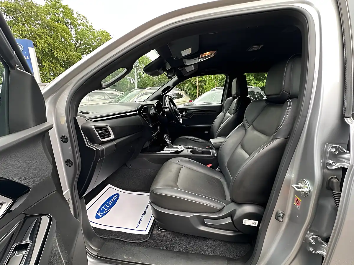 Used 2023 Isuzu D-Max V-Cross Silver - Interior and Exterior details 11