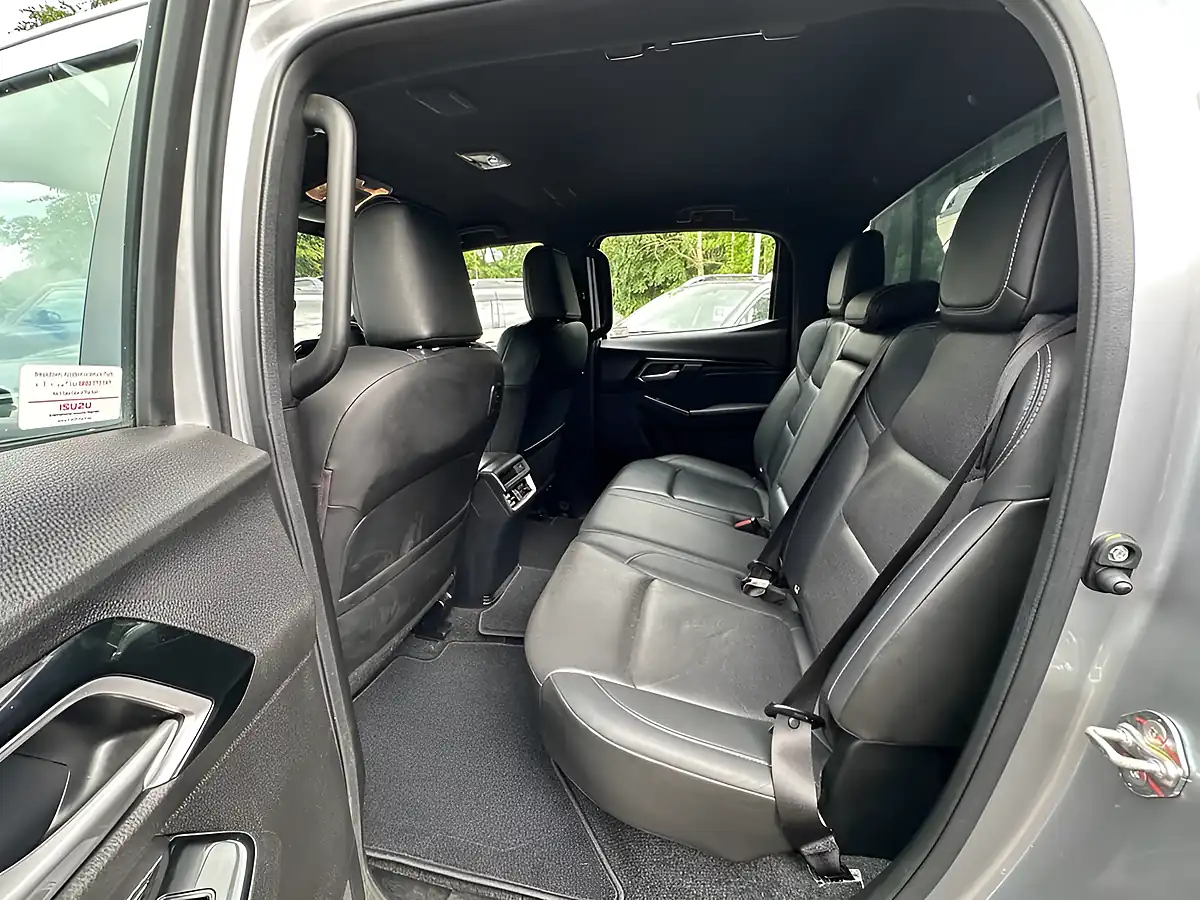 Used 2023 Isuzu D-Max V-Cross Silver - Interior and Exterior details 12