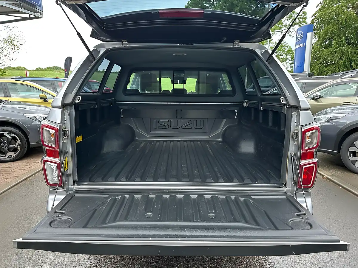 Used 2023 Isuzu D-Max V-Cross Silver - Interior and Exterior details 13