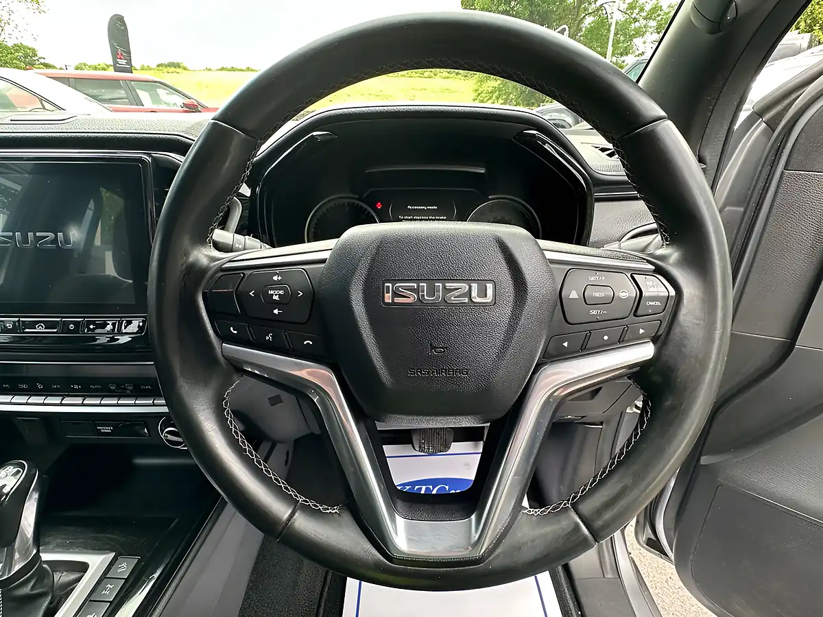 Used 2023 Isuzu D-Max V-Cross Silver - Interior and Exterior details 14