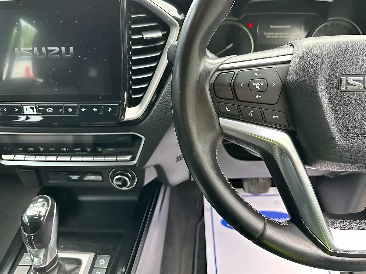 Used 2023 Isuzu D-Max V-Cross Silver - Interior and Exterior details 15
