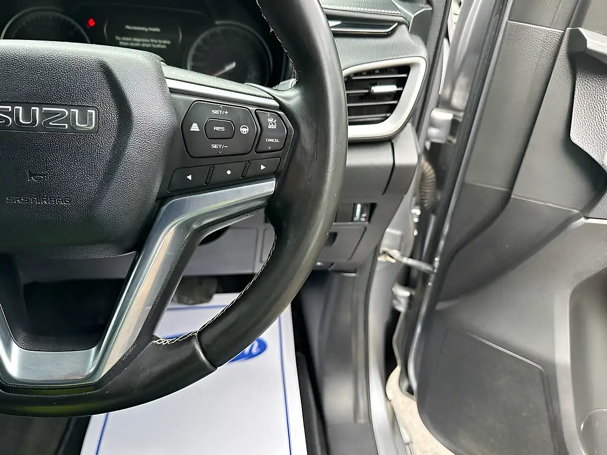 Used 2023 Isuzu D-Max V-Cross Silver - Interior and Exterior details 16