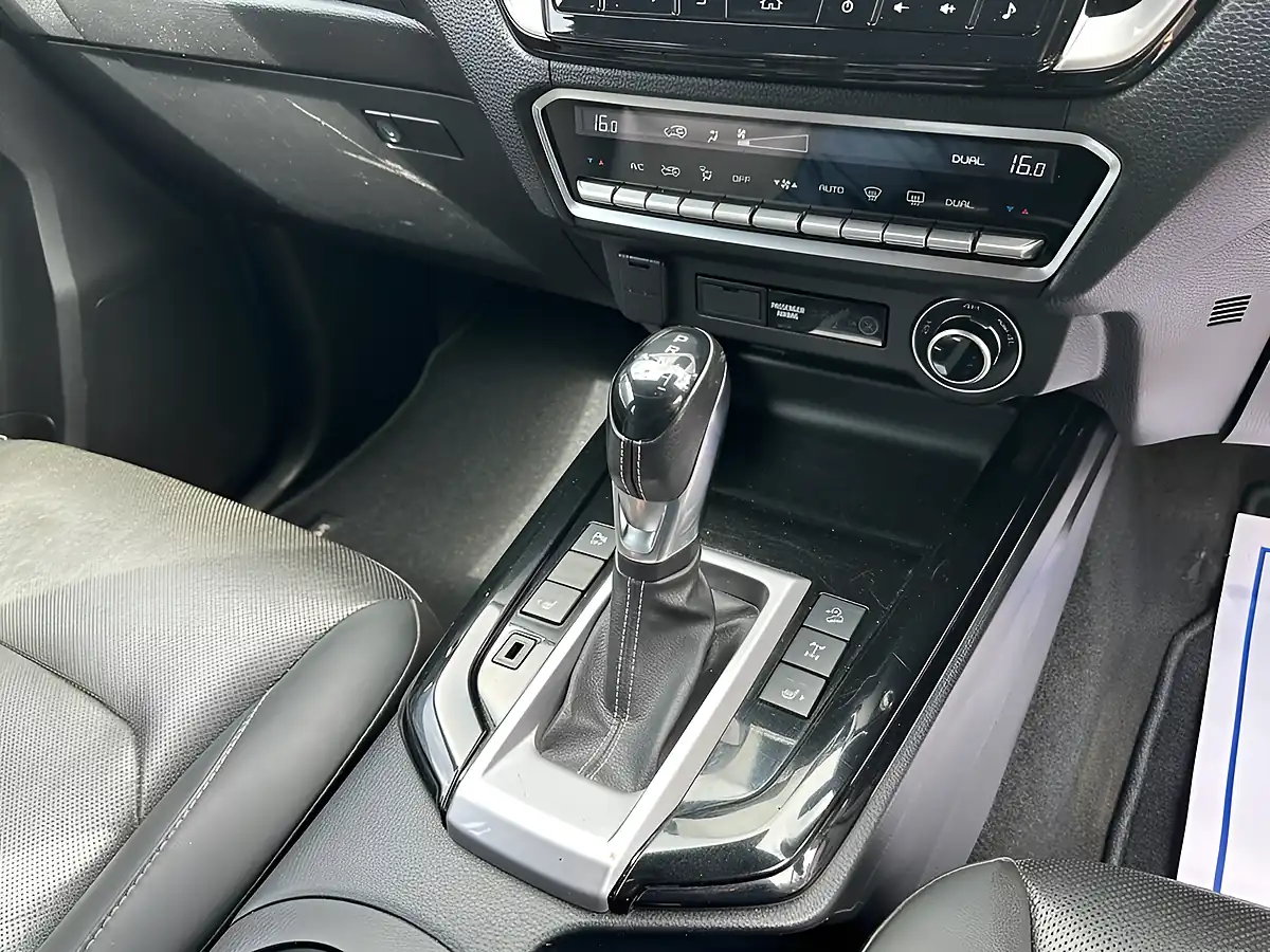 Used 2023 Isuzu D-Max V-Cross Silver - Interior and Exterior details 17