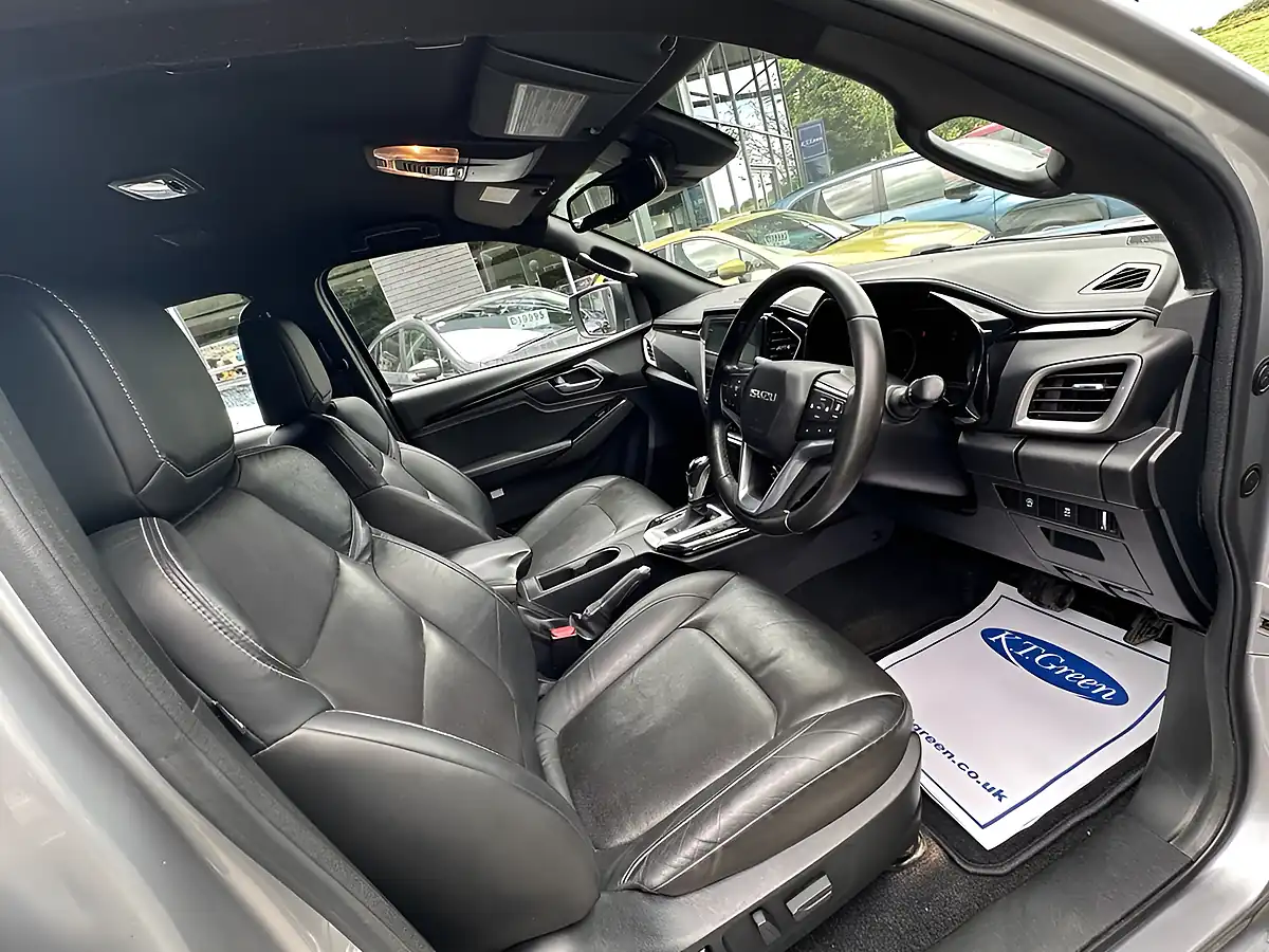 Used 2023 Isuzu D-Max V-Cross Silver - Interior and Exterior details 8