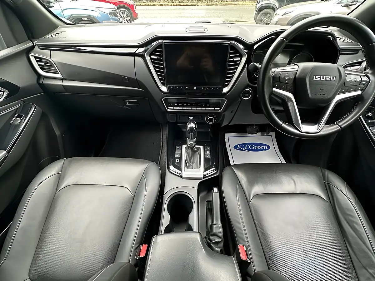 Used 2023 Isuzu D-Max V-Cross Silver - Interior and Exterior details 9