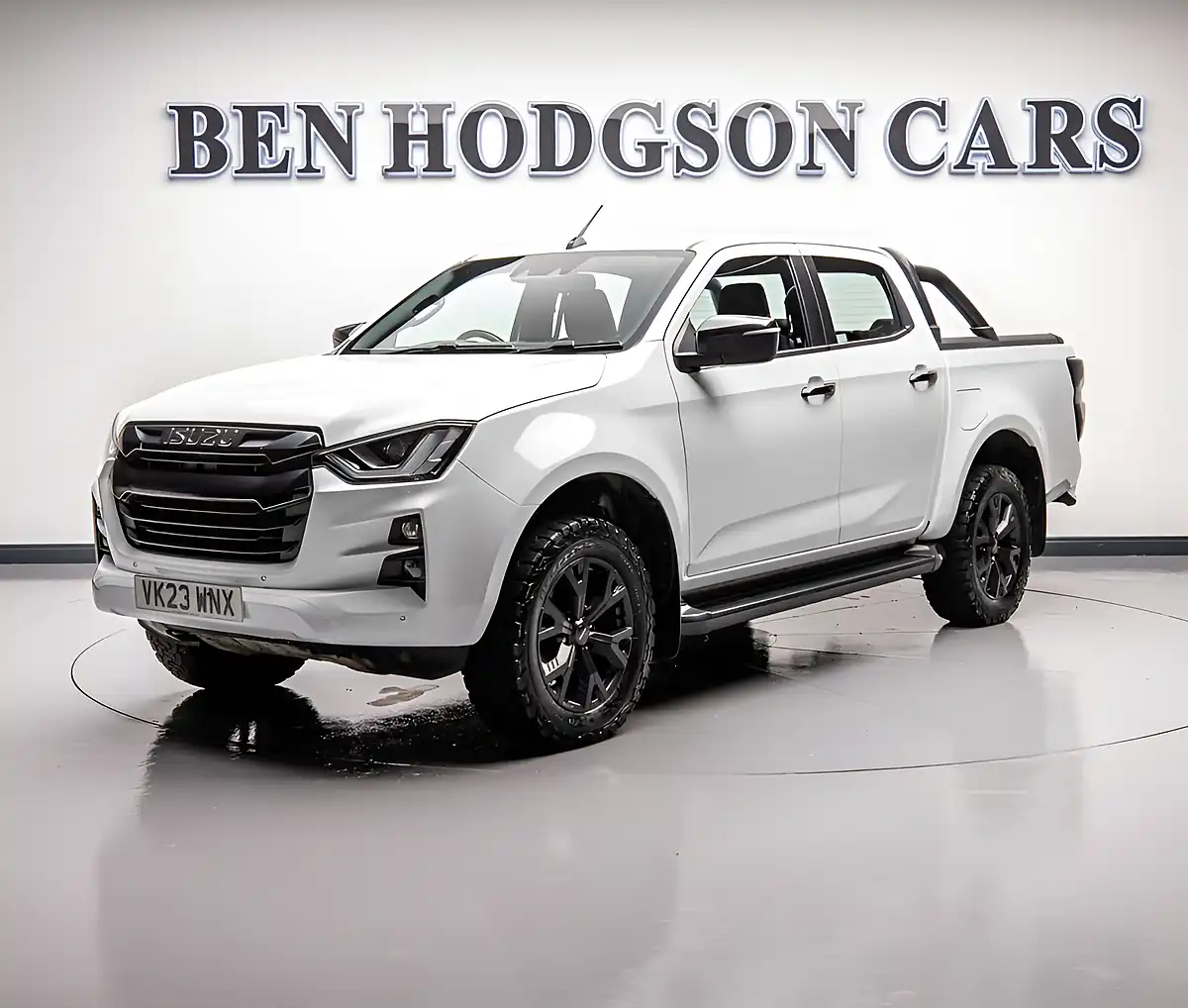 Used 2023 Isuzu D-Max V-Cross White - Front View