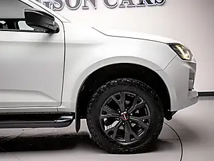 Used 2023 Isuzu D-Max V-Cross White - Interior and Exterior details 12