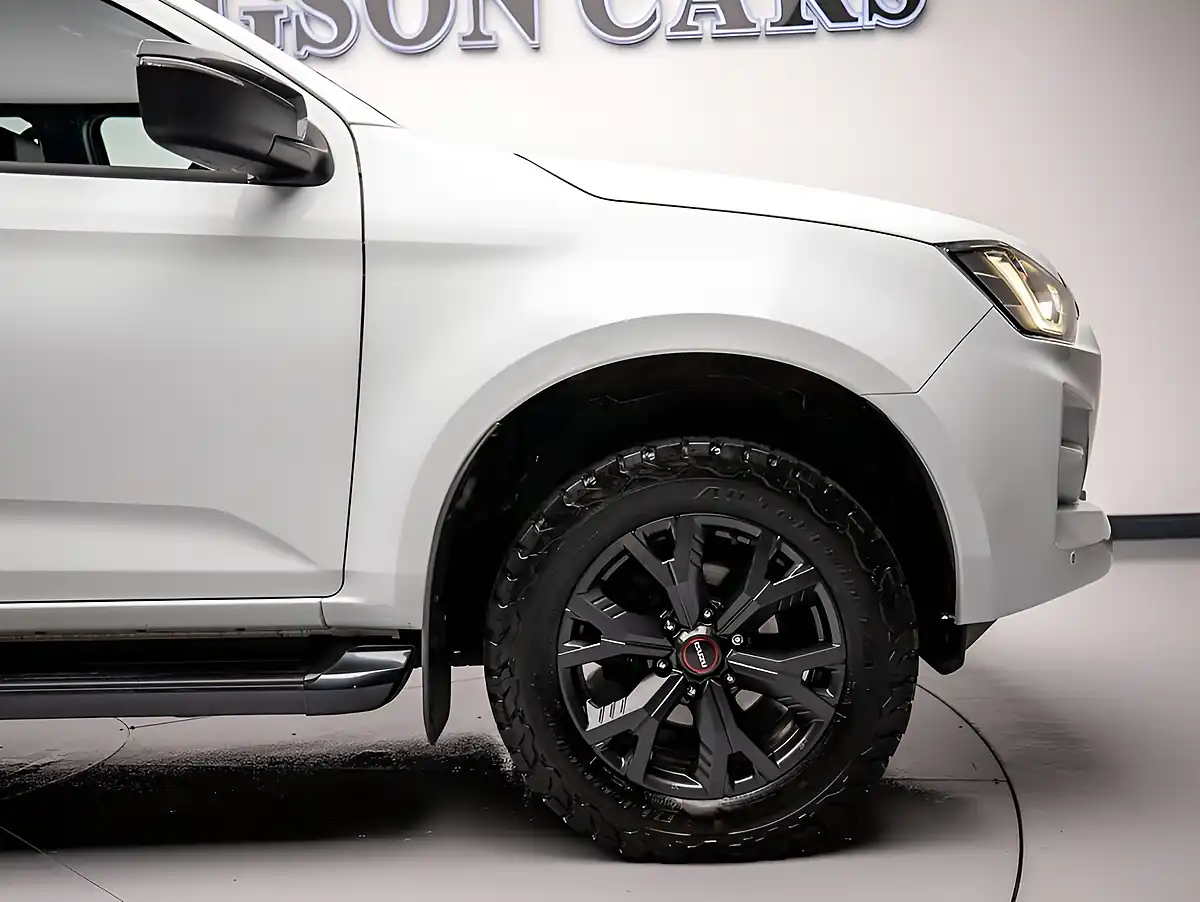 Used 2023 Isuzu D-Max V-Cross White - Interior and Exterior details 12