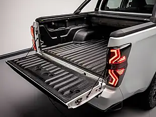 Used 2023 Isuzu D-Max V-Cross White - Interior and Exterior details 14