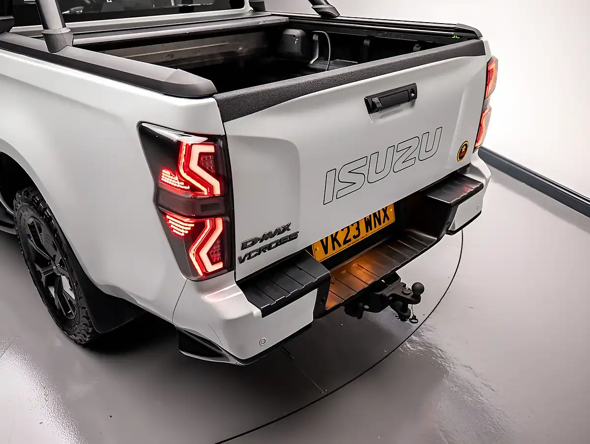 Used 2023 Isuzu D-Max V-Cross White - Interior and Exterior details 16