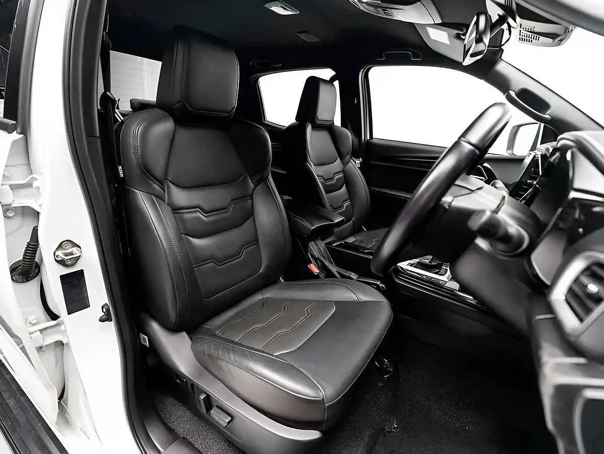 Used 2023 Isuzu D-Max V-Cross White - Interior and Exterior details 20