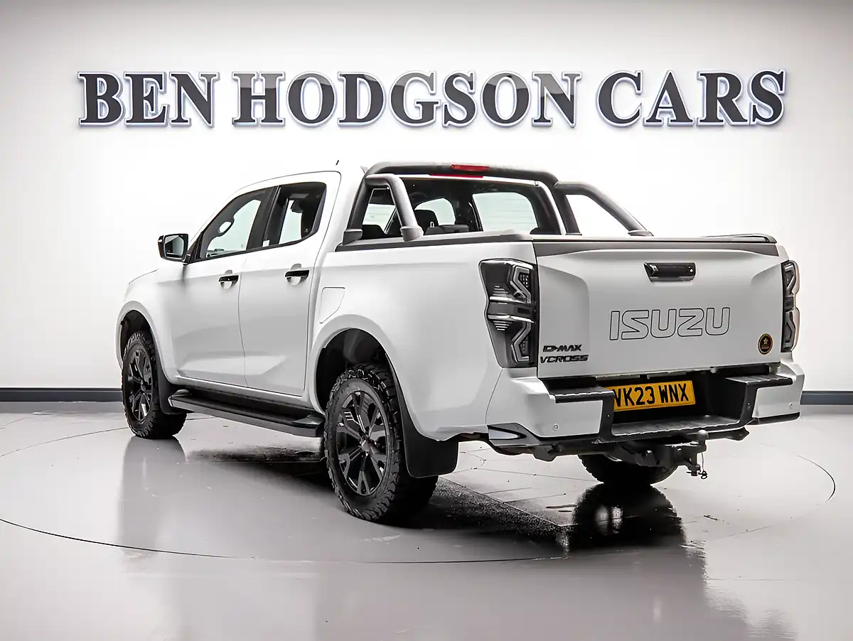 Used 2023 Isuzu D-Max V-Cross White - Interior and Exterior details 4