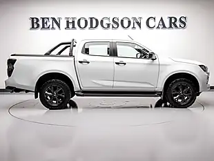 Used 2023 Isuzu D-Max V-Cross White - Interior and Exterior details 5
