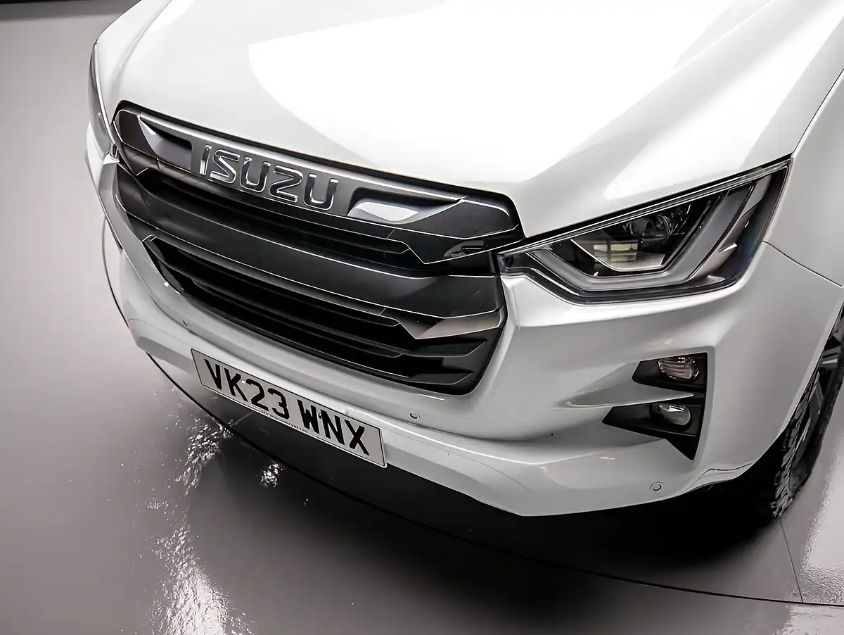 Used 2023 Isuzu D-Max V-Cross White - Interior and Exterior details 8