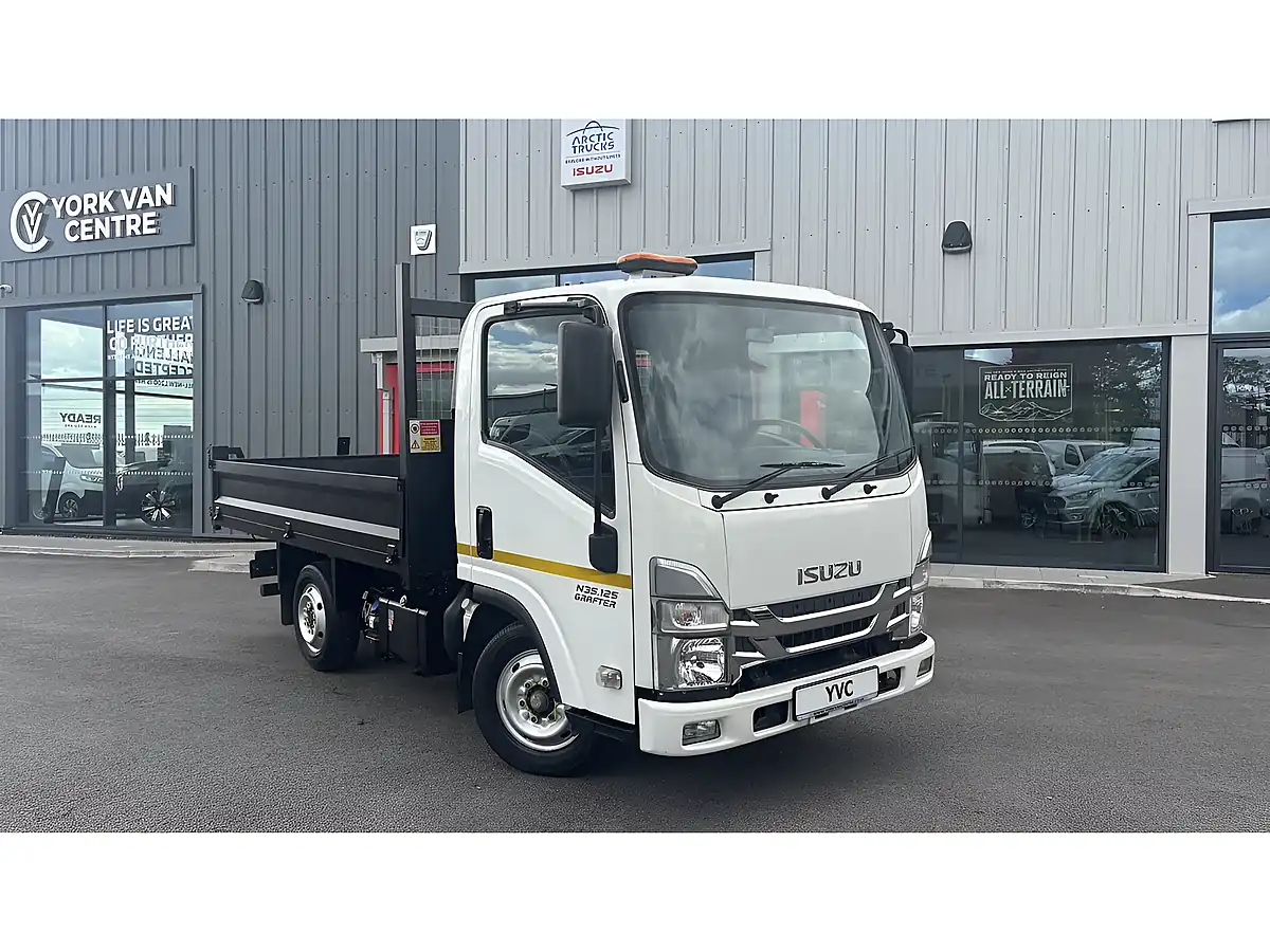 Used 2023 Isuzu Grafter N35 Tipper Swb White - Front View