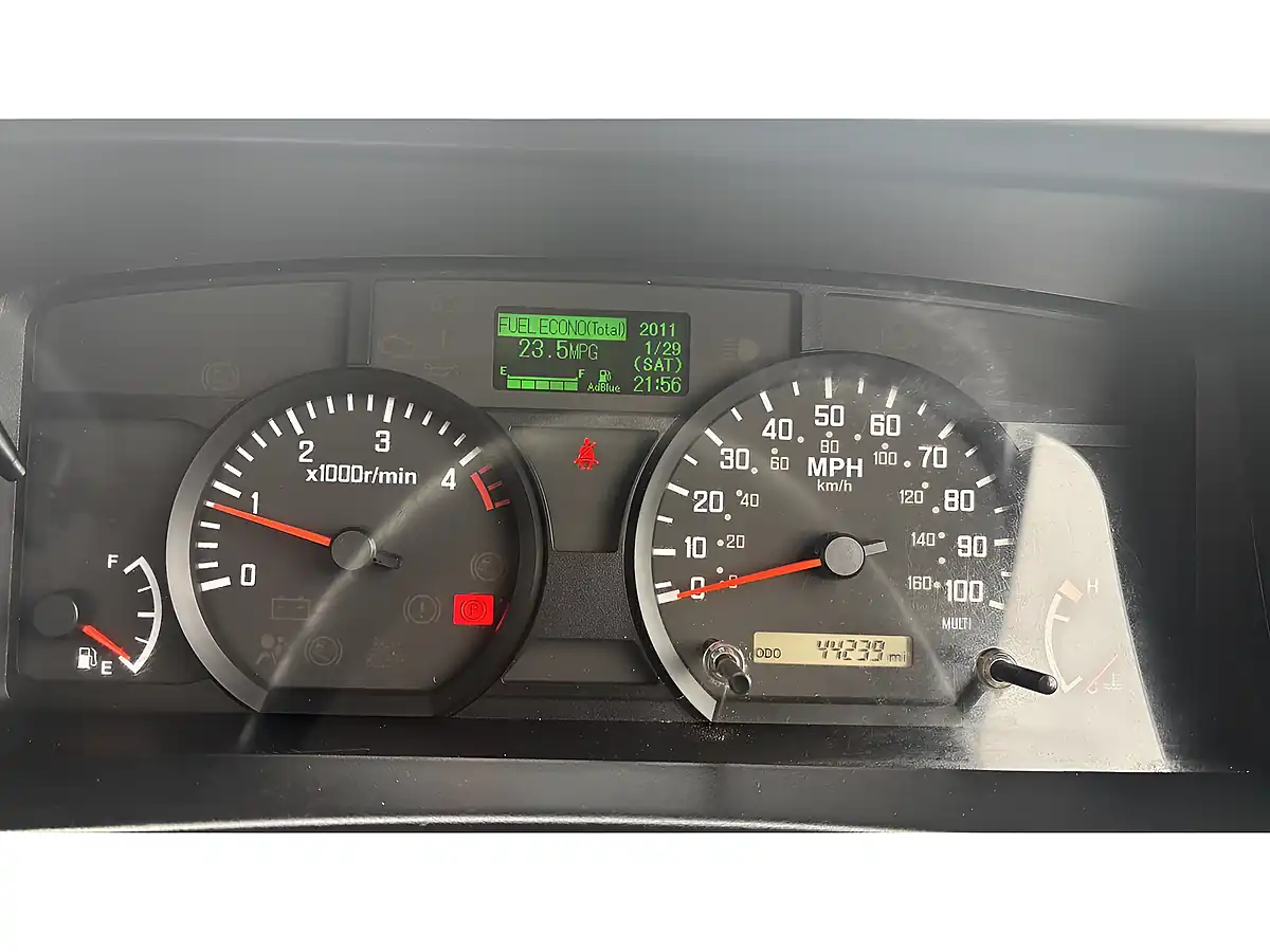 Used 2023 Isuzu Grafter N35 Tipper Swb White - Interior and Exterior details 10