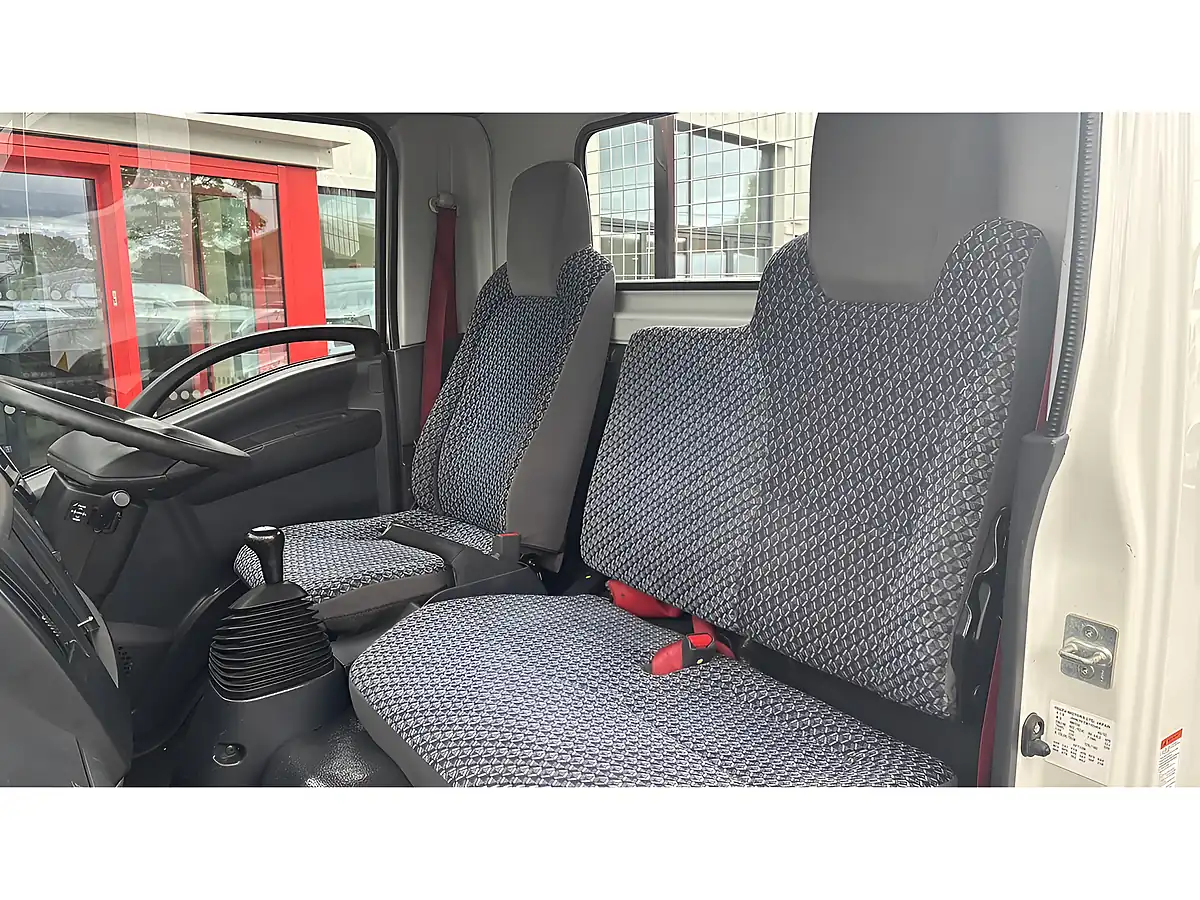 Used 2023 Isuzu Grafter N35 Tipper Swb White - Interior and Exterior details 3