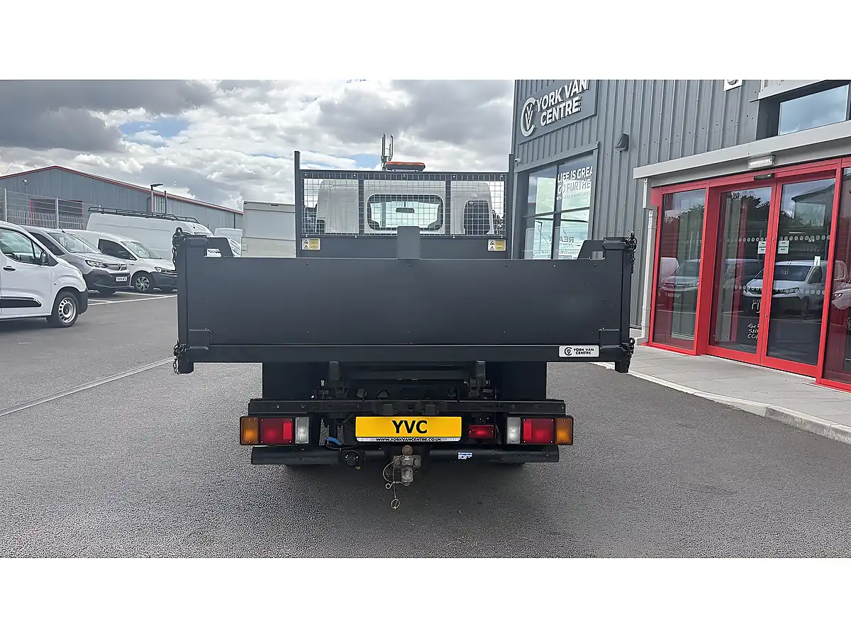 Used 2023 Isuzu Grafter N35 Tipper Swb White - Interior and Exterior details 6