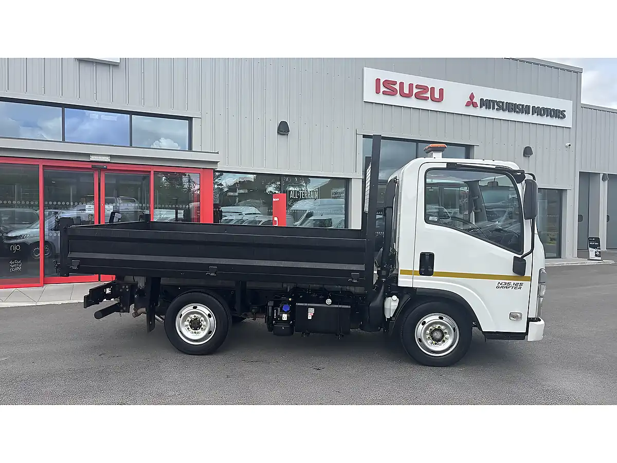 Used 2023 Isuzu Grafter N35 Tipper Swb White - Interior and Exterior details 7