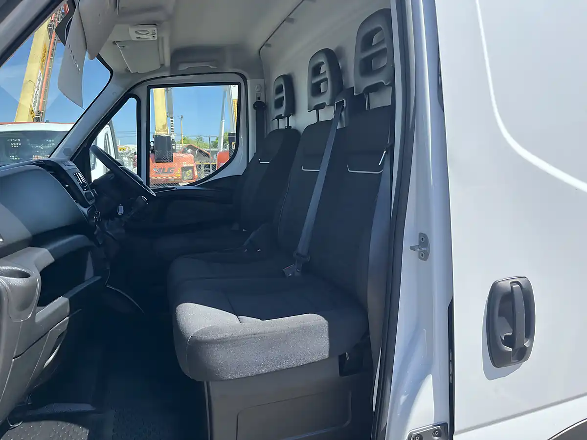 Used 2023 Iveco Daily 35 Business Edition White - Interior and Exterior details 11
