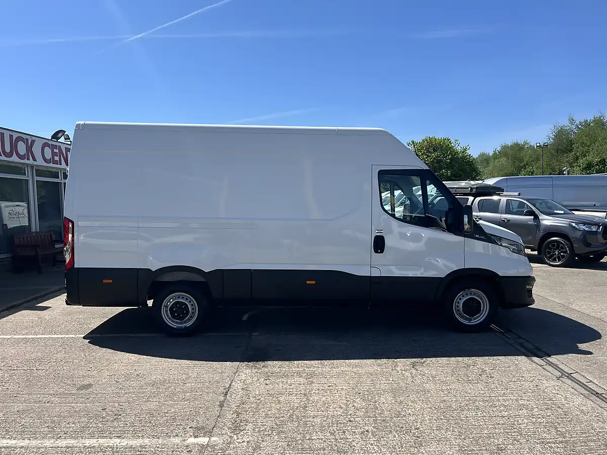Used 2023 Iveco Daily 35 Business Edition White - Interior and Exterior details 2