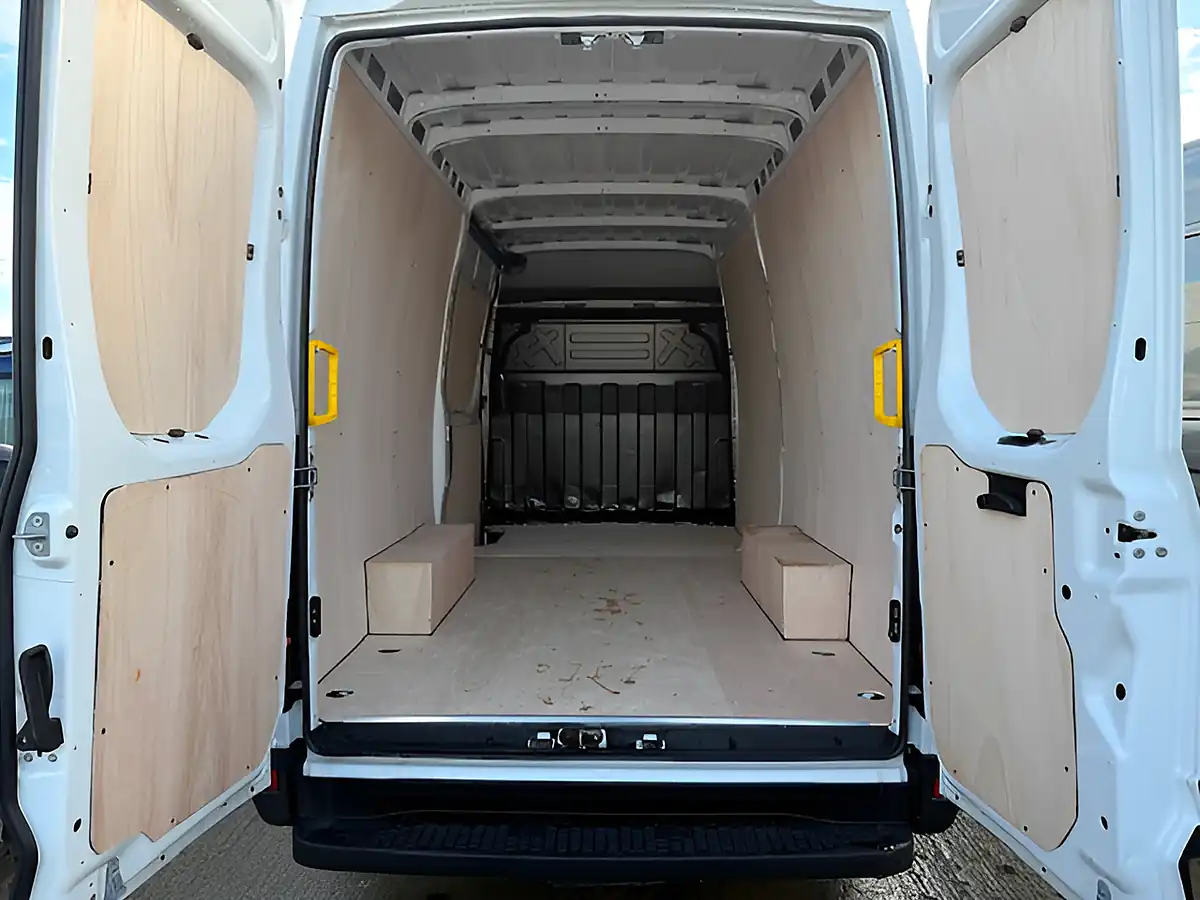Used 2023 Iveco Daily 35 Business Edition White - Interior and Exterior details 5