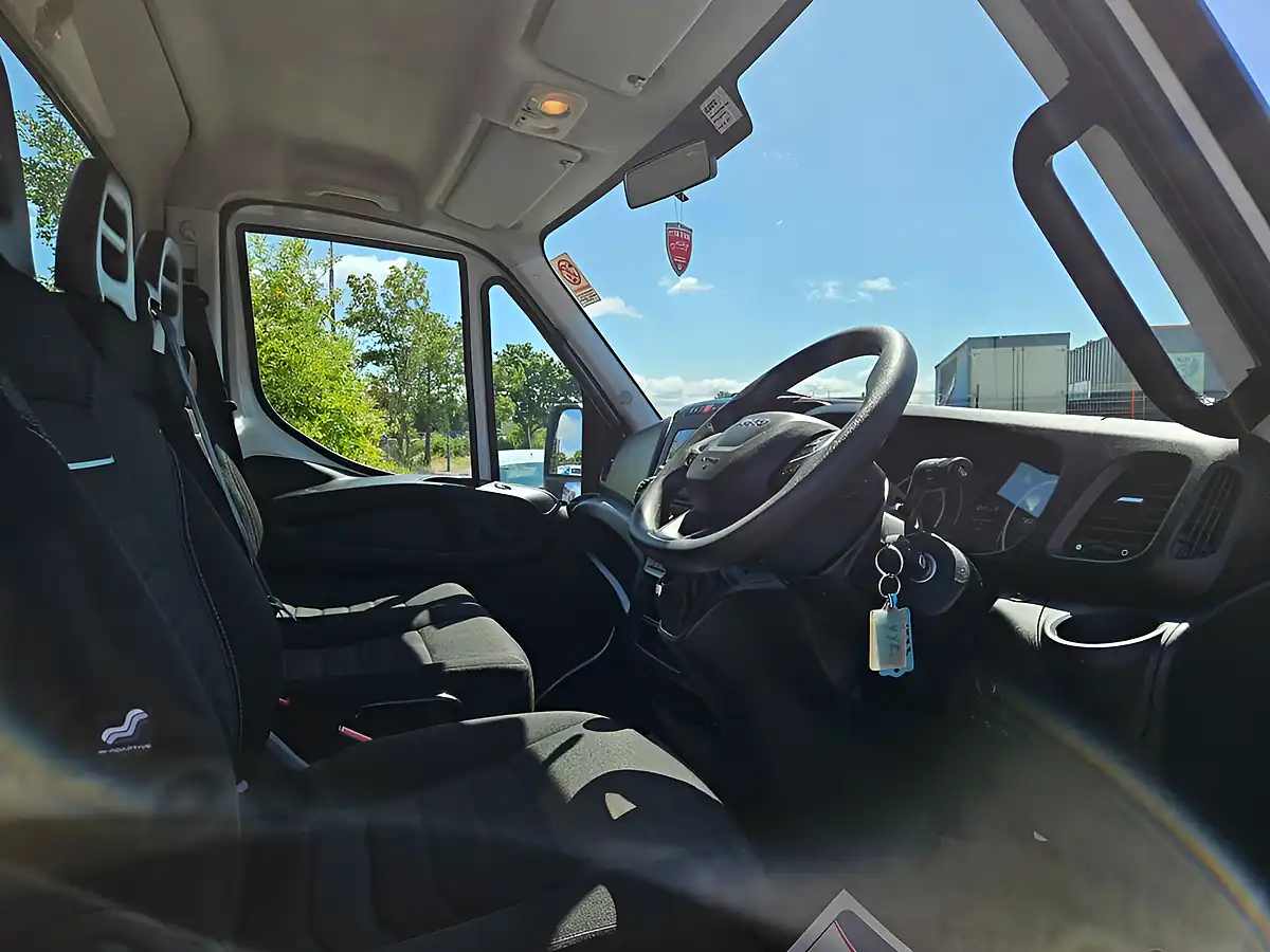 Used 2023 Iveco Daily 35c.14 Tipper White - Interior and Exterior details 9