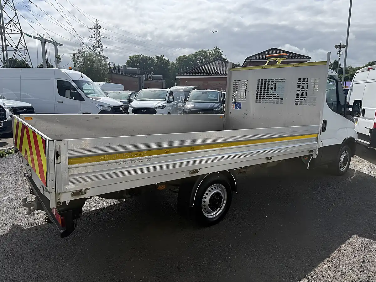 Used 2023 Iveco Daily 35S 3450 White - Interior and Exterior details 4