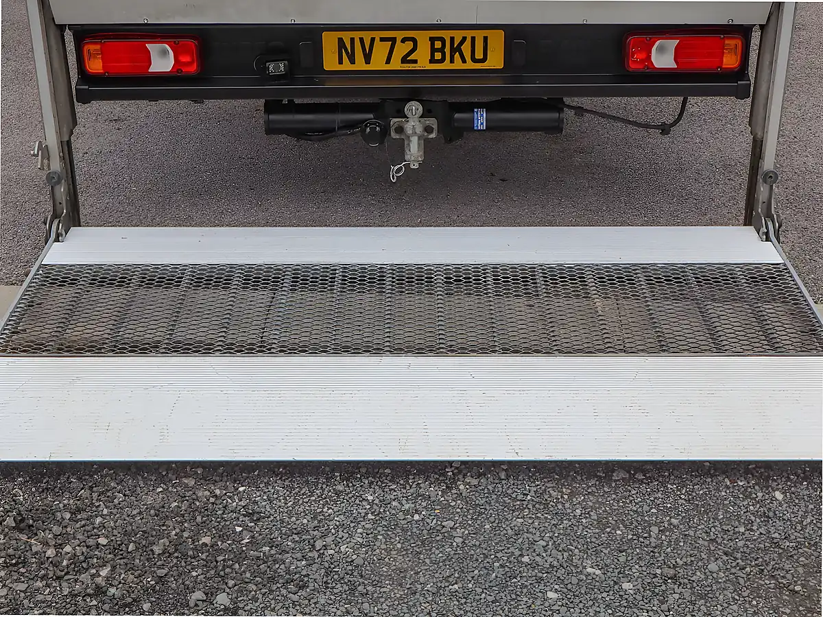 Used 2023 Iveco Daily 35S14 Business Xlwb Dropside White - Interior and Exterior details 11