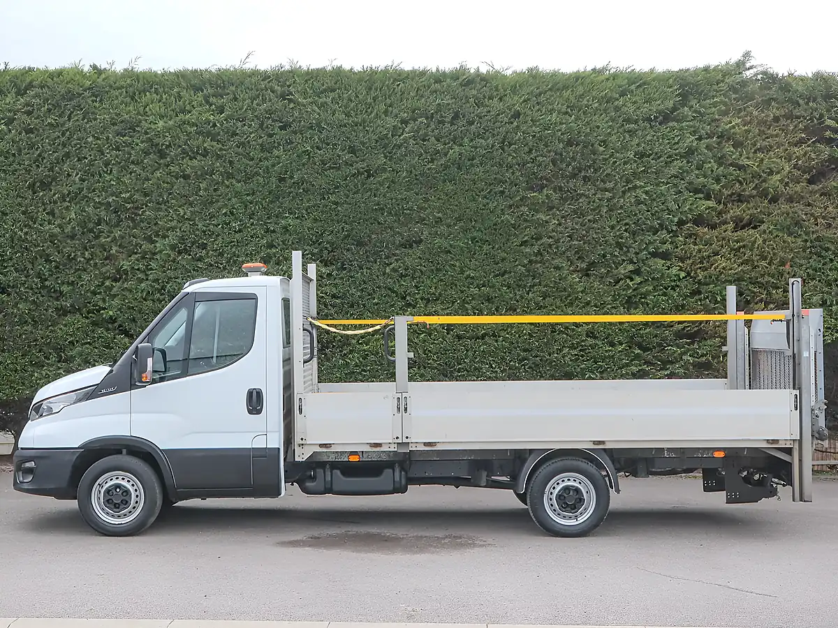 Used 2023 Iveco Daily 35S14 Business Xlwb Dropside White - Interior and Exterior details 17
