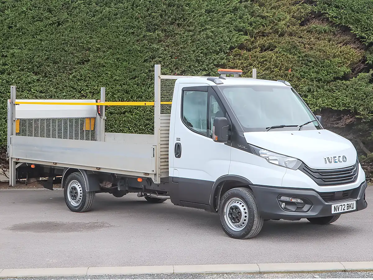 Used 2023 Iveco Daily 35S14 Business Xlwb Dropside White - Interior and Exterior details 4