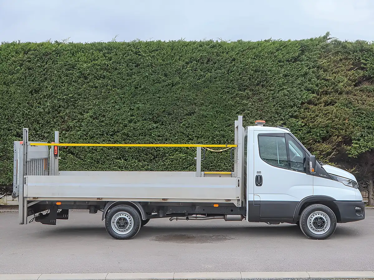 Used 2023 Iveco Daily 35S14 Business Xlwb Dropside White - Interior and Exterior details 5