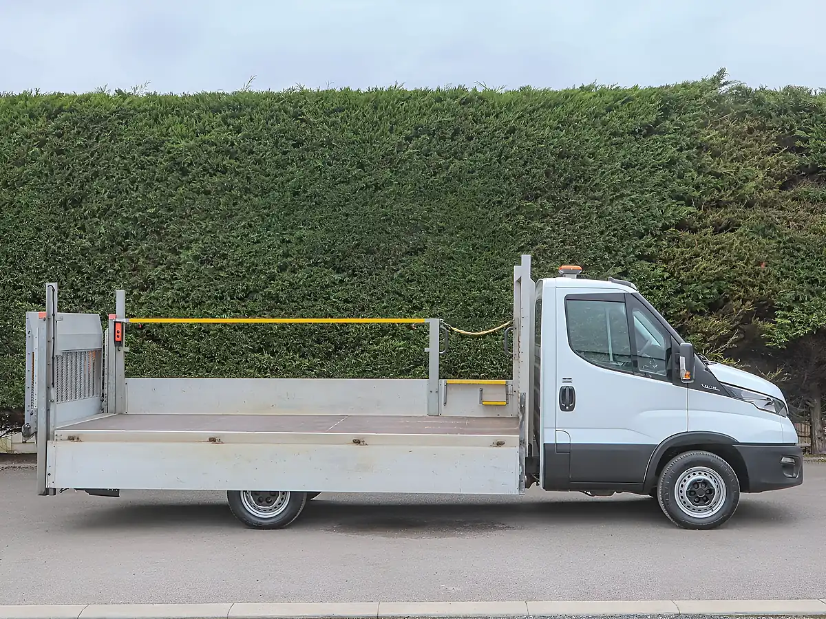 Used 2023 Iveco Daily 35S14 Business Xlwb Dropside White - Interior and Exterior details 6