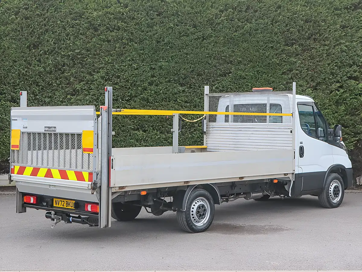 Used 2023 Iveco Daily 35S14 Business Xlwb Dropside White - Interior and Exterior details 7
