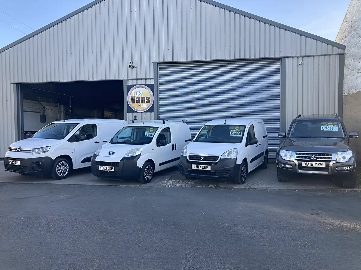 Used 2023 Iveco Daily 35S14 Medium Wheel Base High Roof White - Interior and Exterior details 14