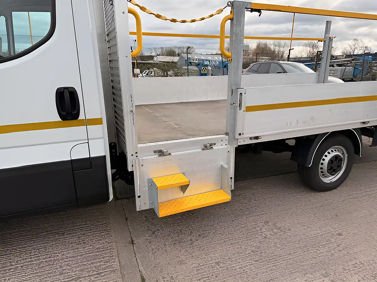 Used 2023 Iveco Daily Business Lwb 4.2M Dropside With Tail Lift Euro 6 White - Interior and Exterior details 9