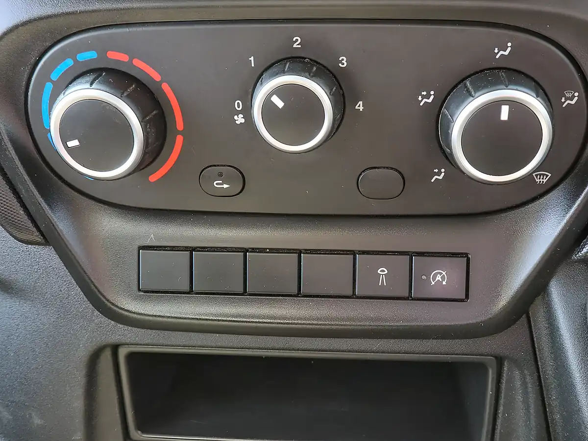 Used 2023 Iveco Daily Business White - Interior and Exterior details 6