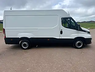 Used 2023 Iveco Daily Mwb White - Interior and Exterior details 5