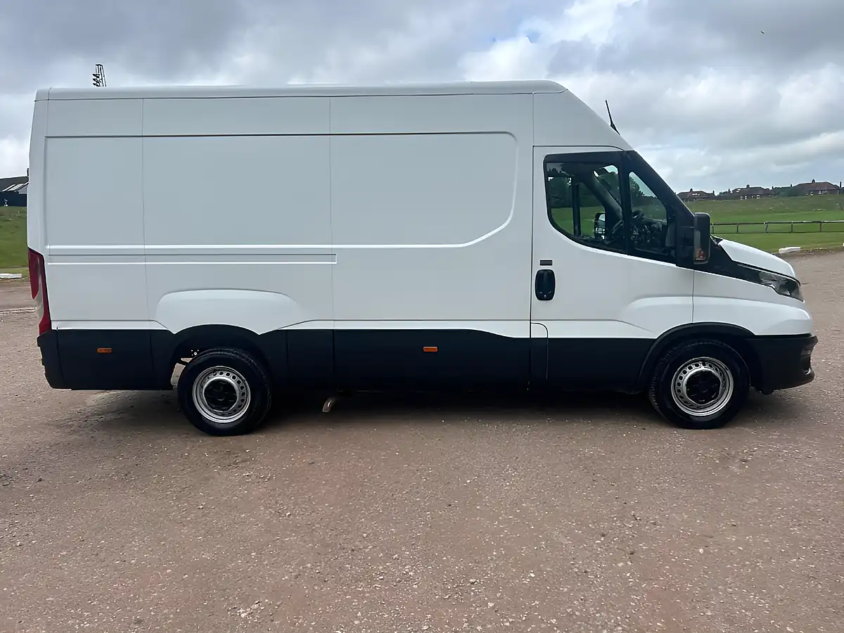 Used 2023 Iveco Daily Mwb White - Interior and Exterior details 5