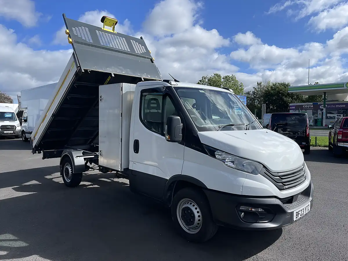 Used 2023 Iveco Daily Tipper White - Front View