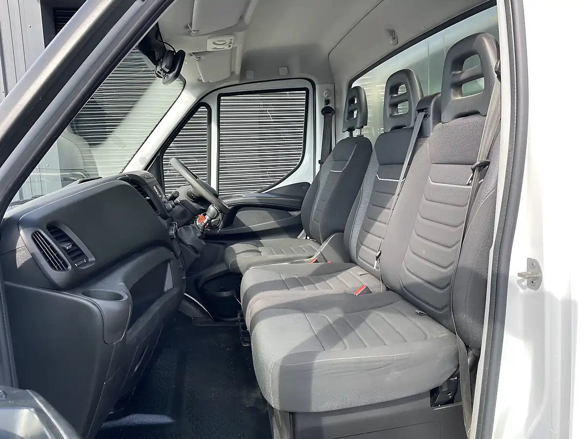 Used 2023 Iveco Daily Tipper White - Interior and Exterior details 17