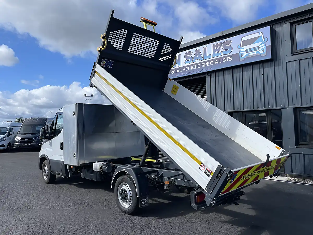 Used 2023 Iveco Daily Tipper White - Interior and Exterior details 3