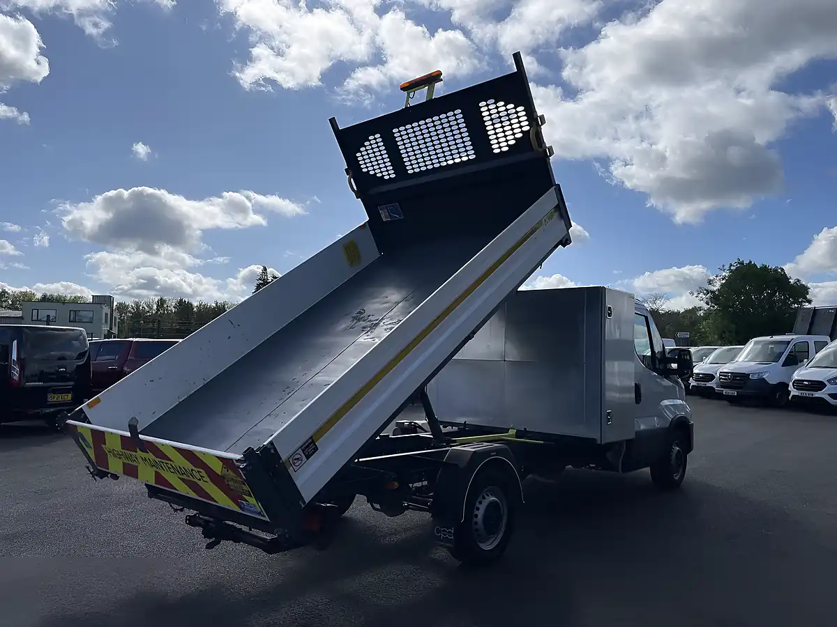 Used 2023 Iveco Daily Tipper White - Interior and Exterior details 4