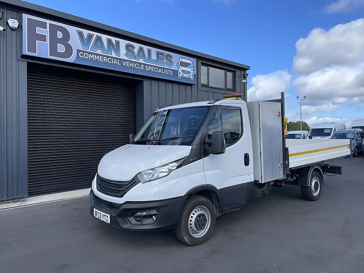 Used 2023 Iveco Daily Tipper White - Interior and Exterior details 5