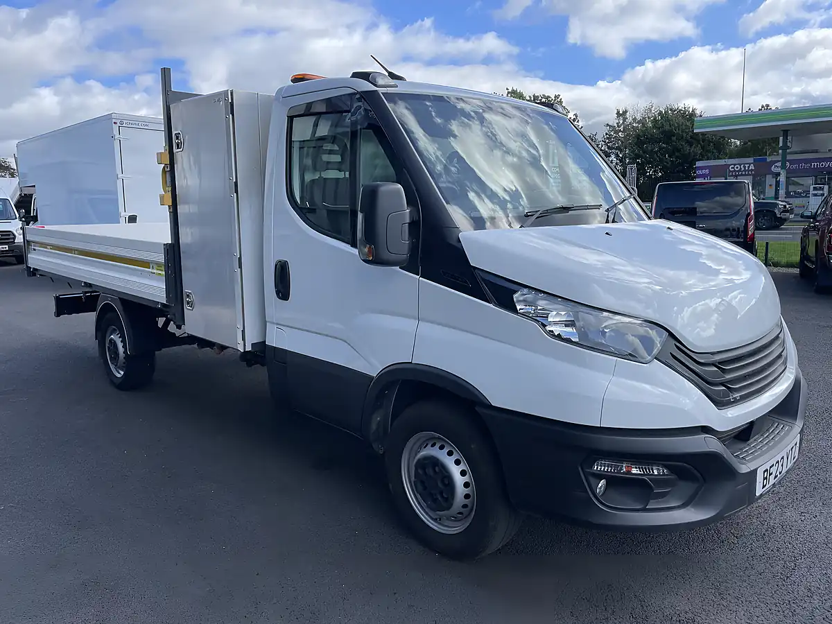 Used 2023 Iveco Daily Tipper White - Interior and Exterior details 6