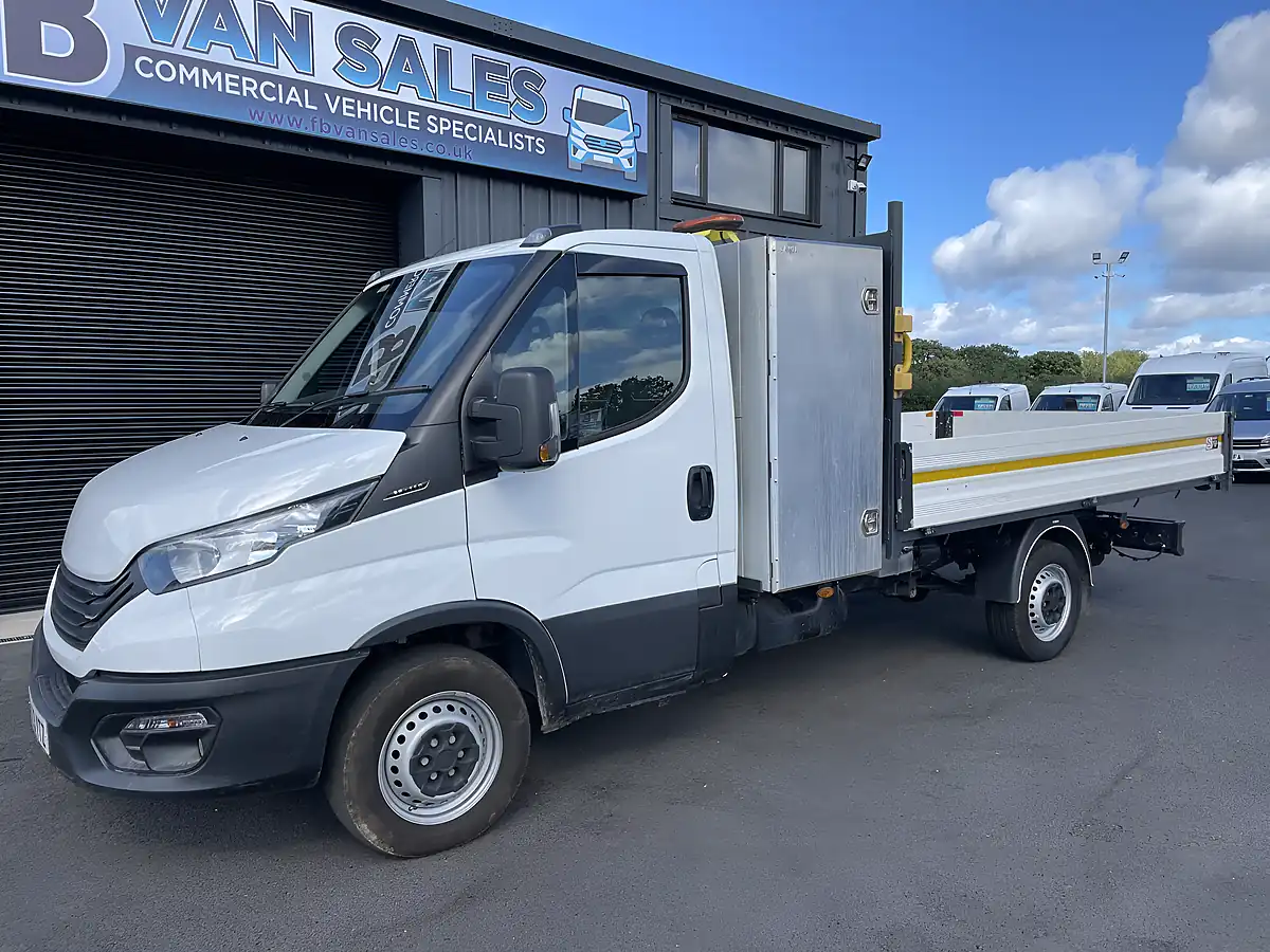 Used 2023 Iveco Daily Tipper White - Interior and Exterior details 8