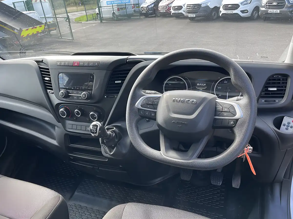 Used 2023 Iveco Daily Tipper White - Interior and Exterior details 9