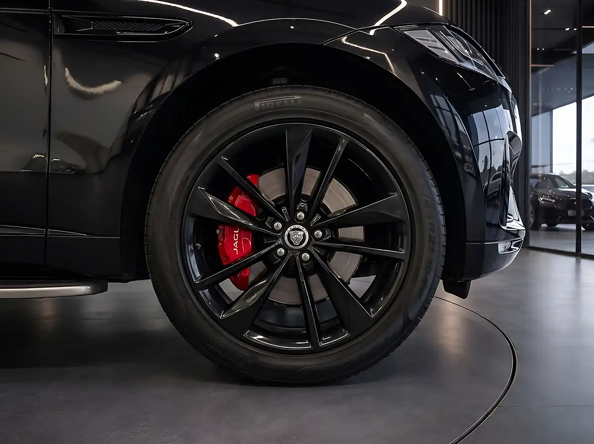 Used 2023 Jaguar F-Pace R-Dynamic Se Black Black - Interior and Exterior details 14
