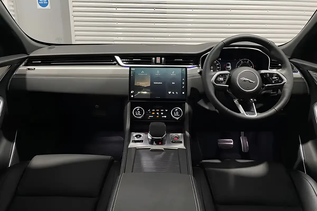 Used 2023 Jaguar F-Pace R-Dynamic Se Black Black - Interior and Exterior details 16