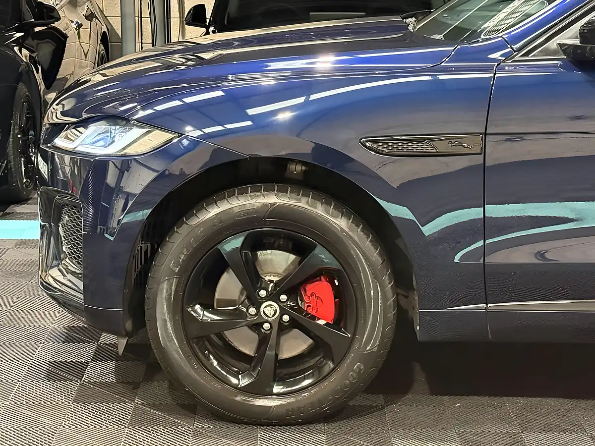 Used 2023 Jaguar F-Pace R-Dynamic Se Black Blue - Interior and Exterior details 10